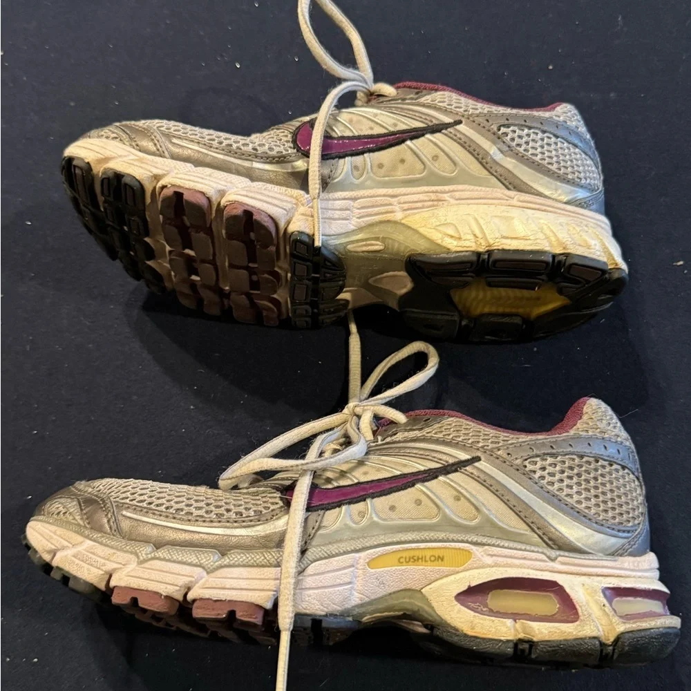 Nike Gray and Burgundy Running Shoes. Women’s Sz 6