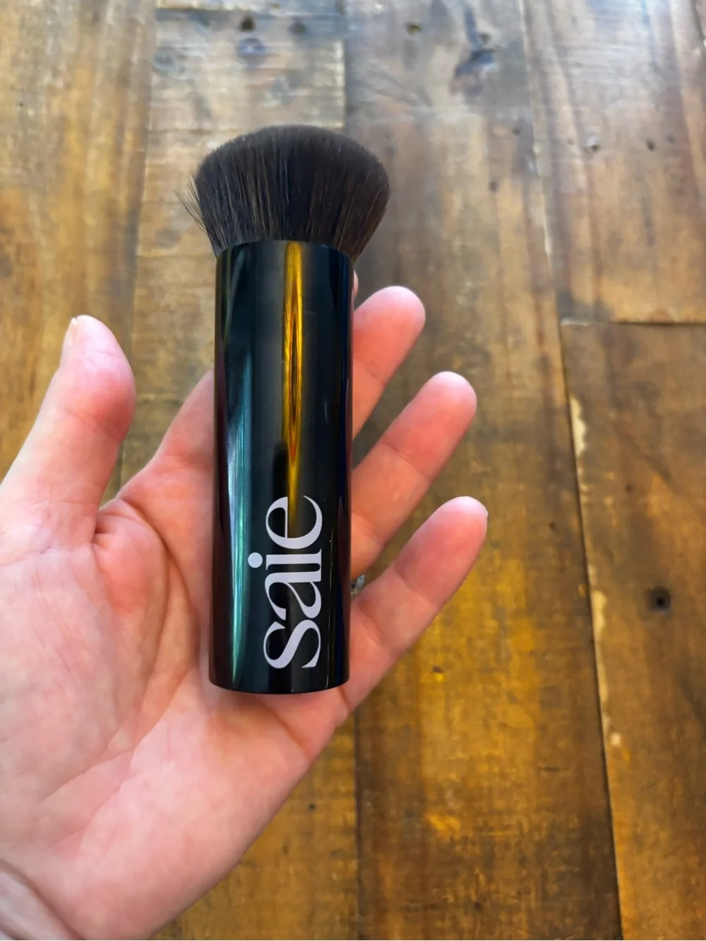 Saie Kabuki Brush in Black with Dark Bristles