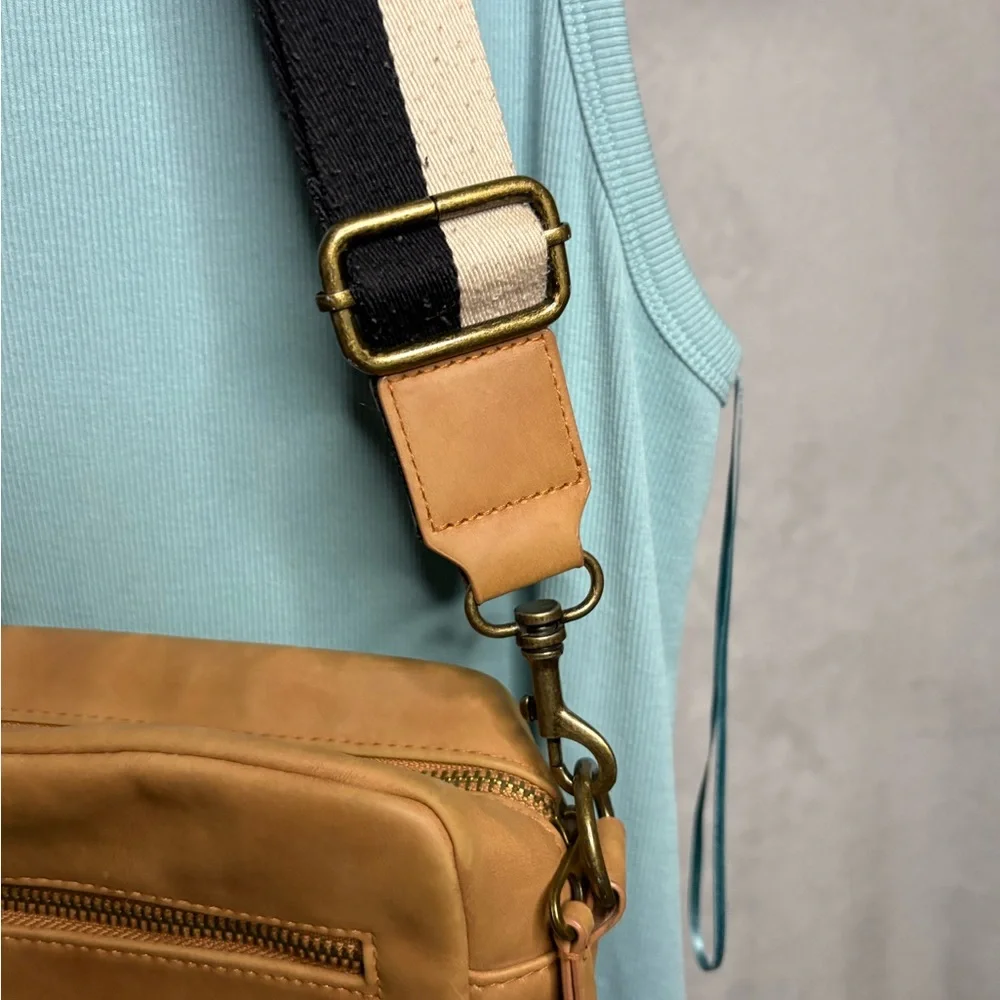 Universal Thread chic tan