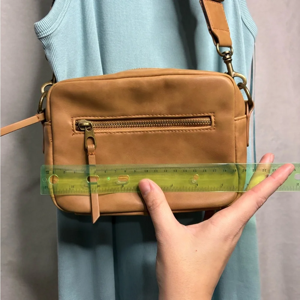 Universal Thread chic tan