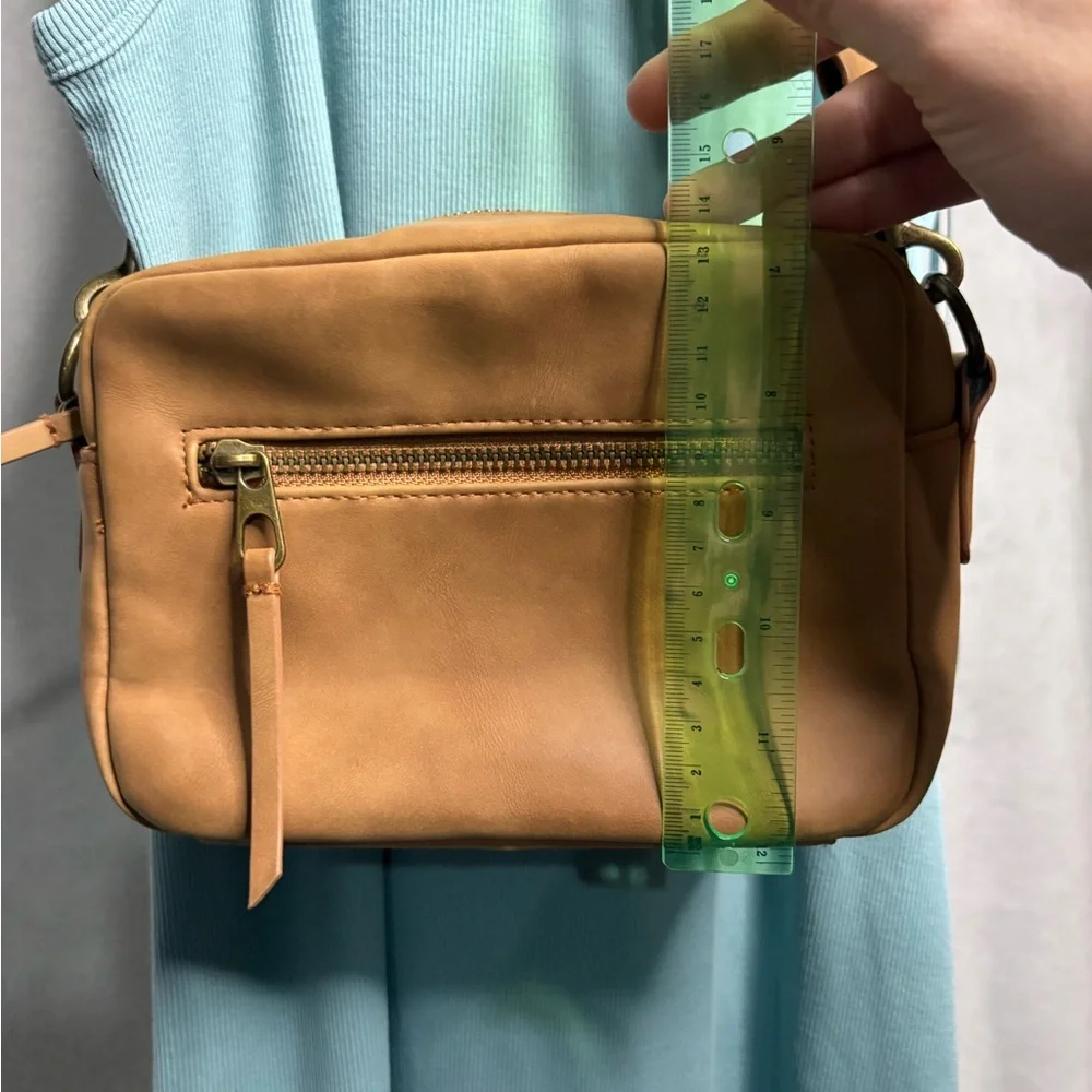 Universal Thread chic tan