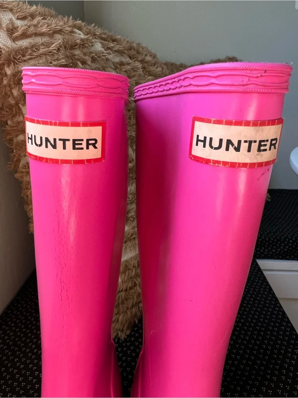 Hunter vibrant pink