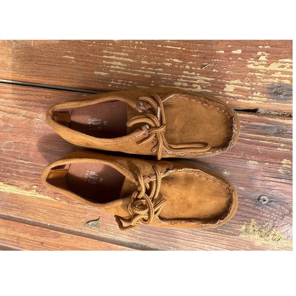 GAP wear flat suede