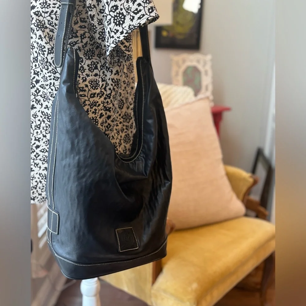 Medallion Y2K Black Leather Shoulder Bag. 26” T Boho | Soft | Vintage EUC