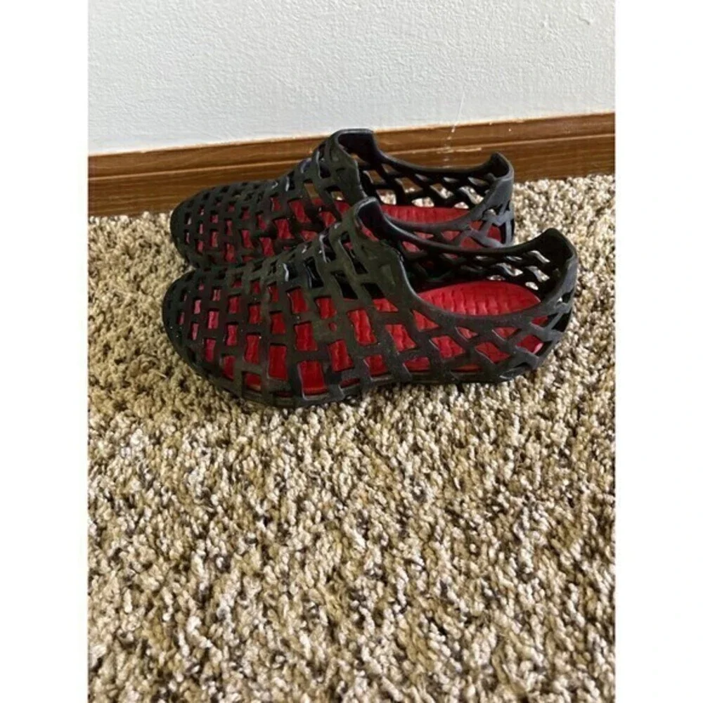 N/A water shoes