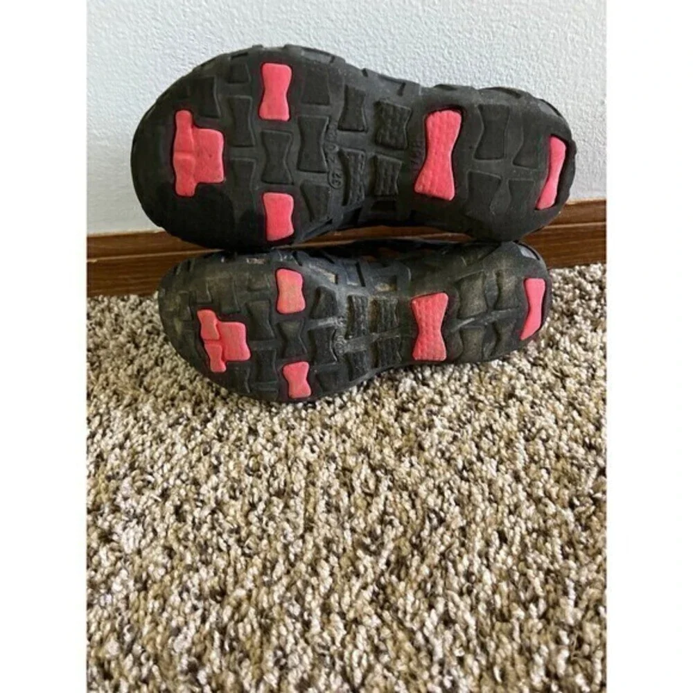N/A water shoes