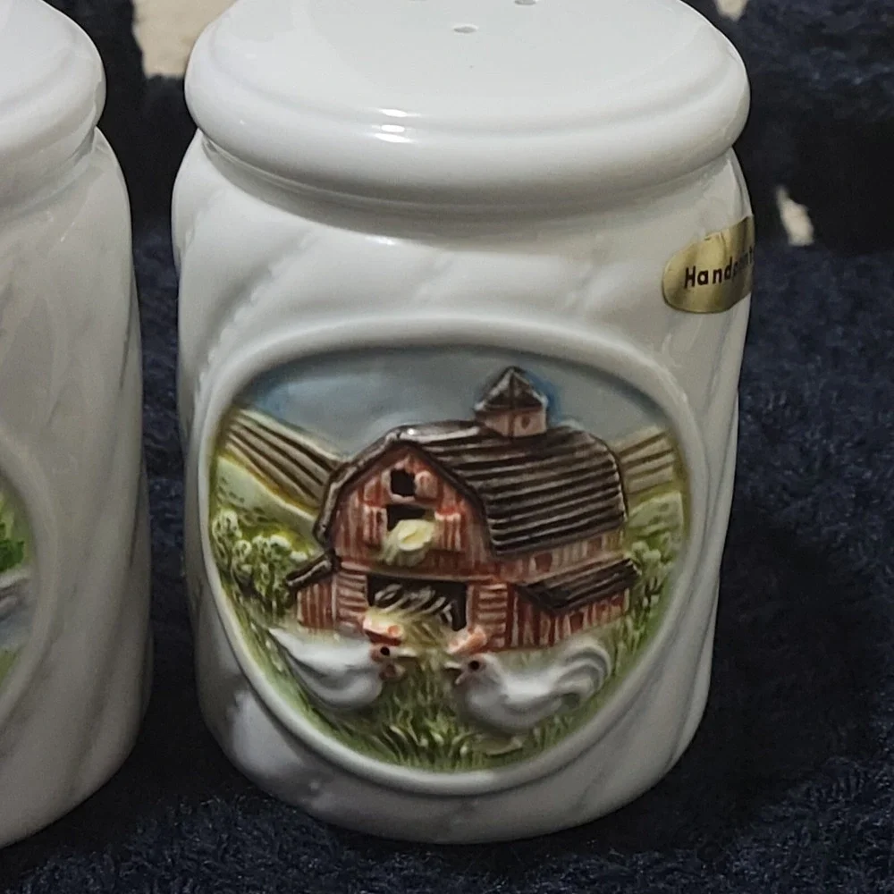Vtg Gibon Salt Pepper Shakers 3.25