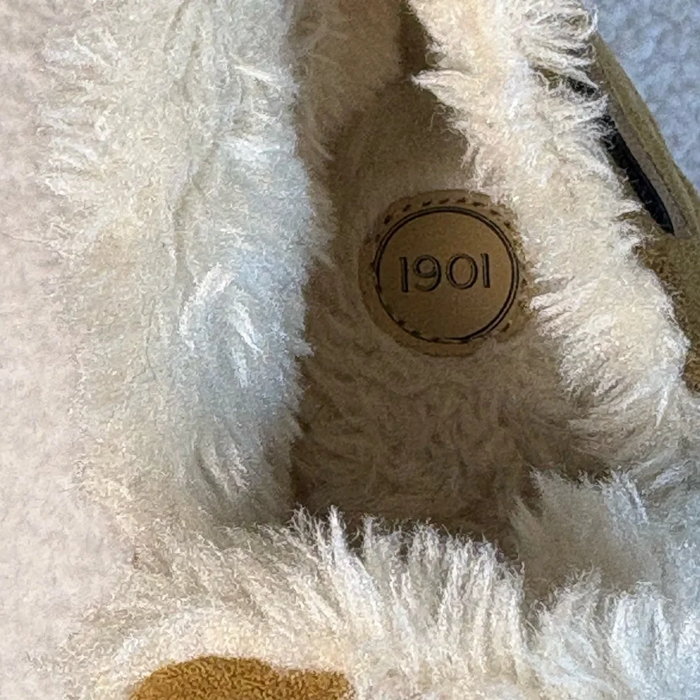 1901 moccasin style