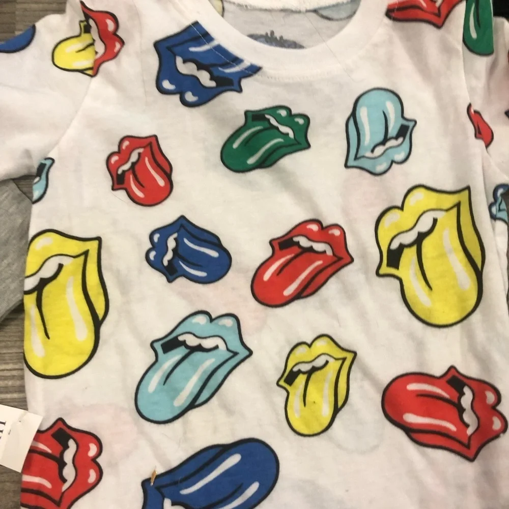 Gap Short Sleeve Shirt and Sweatshirt Bundle for Kids 18-24 mths