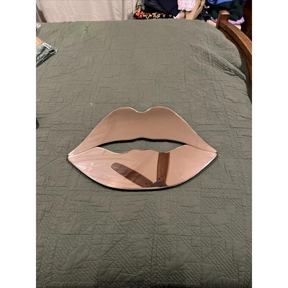 Mirror Lips‎ Decor Very Sexy Measurements In Photos