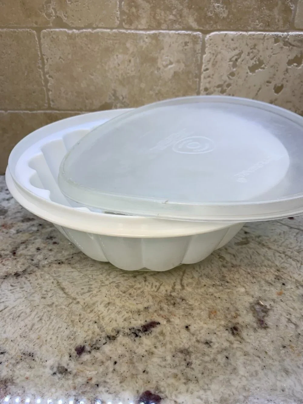 Tupperware #616 jello