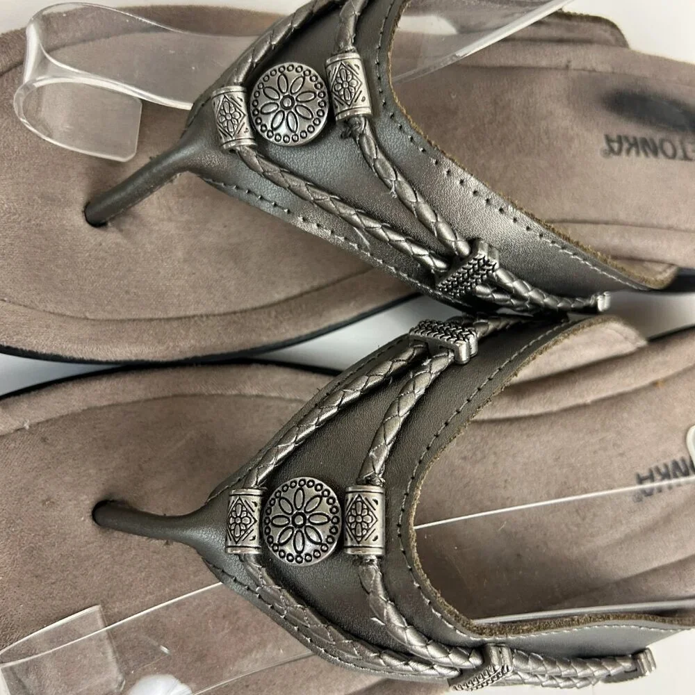 Minnetonka womens size