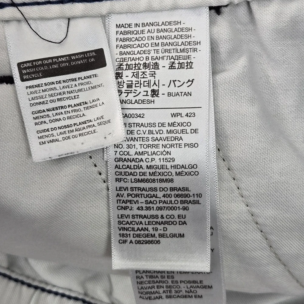 Levis *please carefully