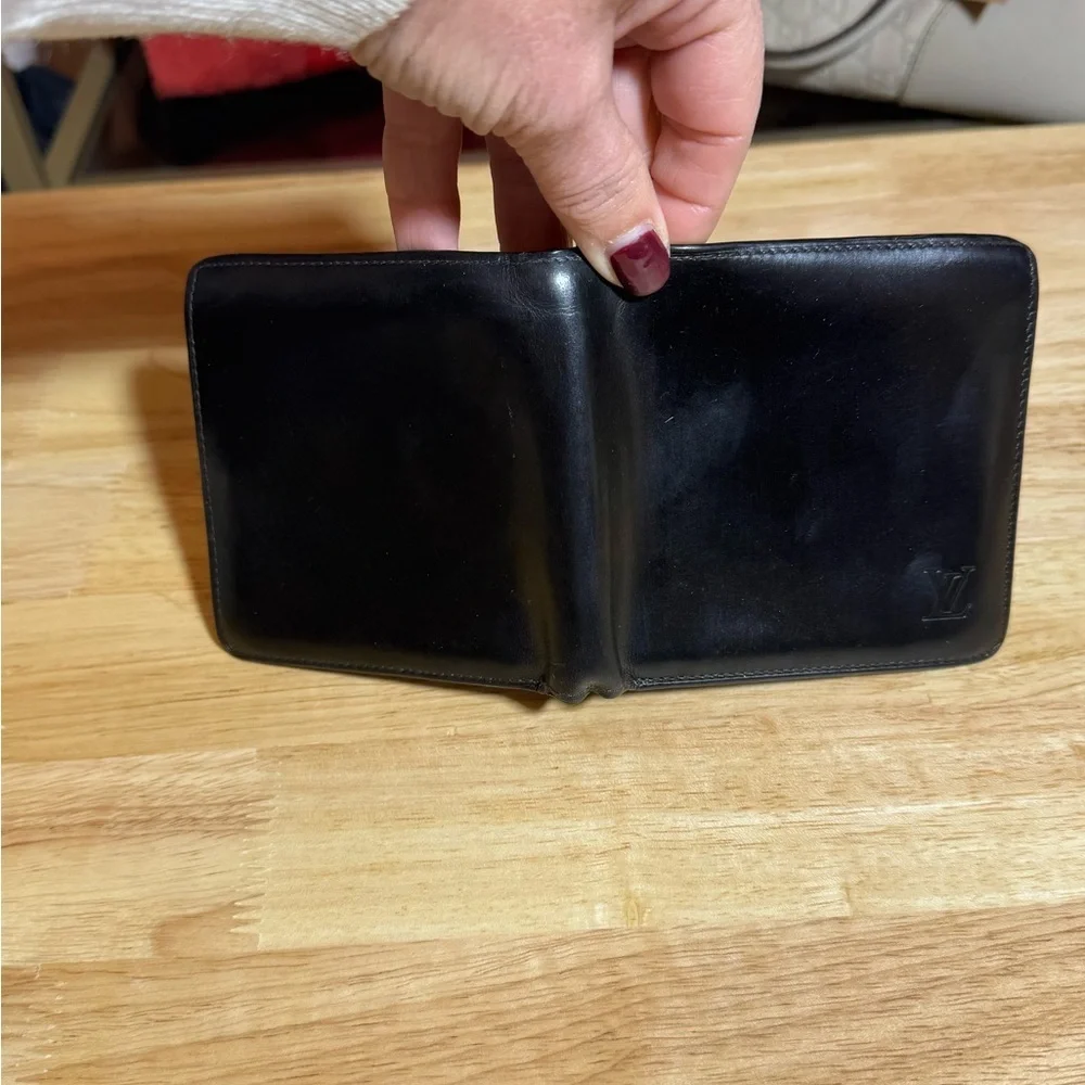 Louis Vuitton elegant black