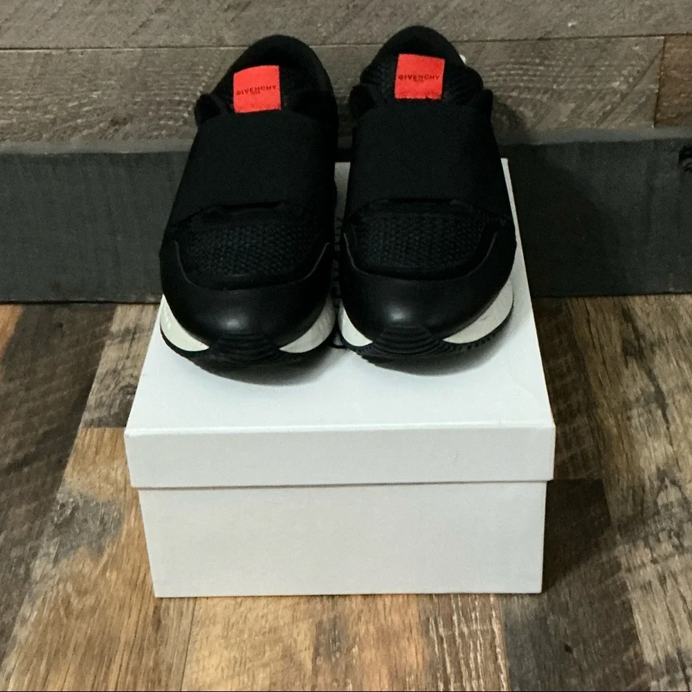 Givenchy active runner