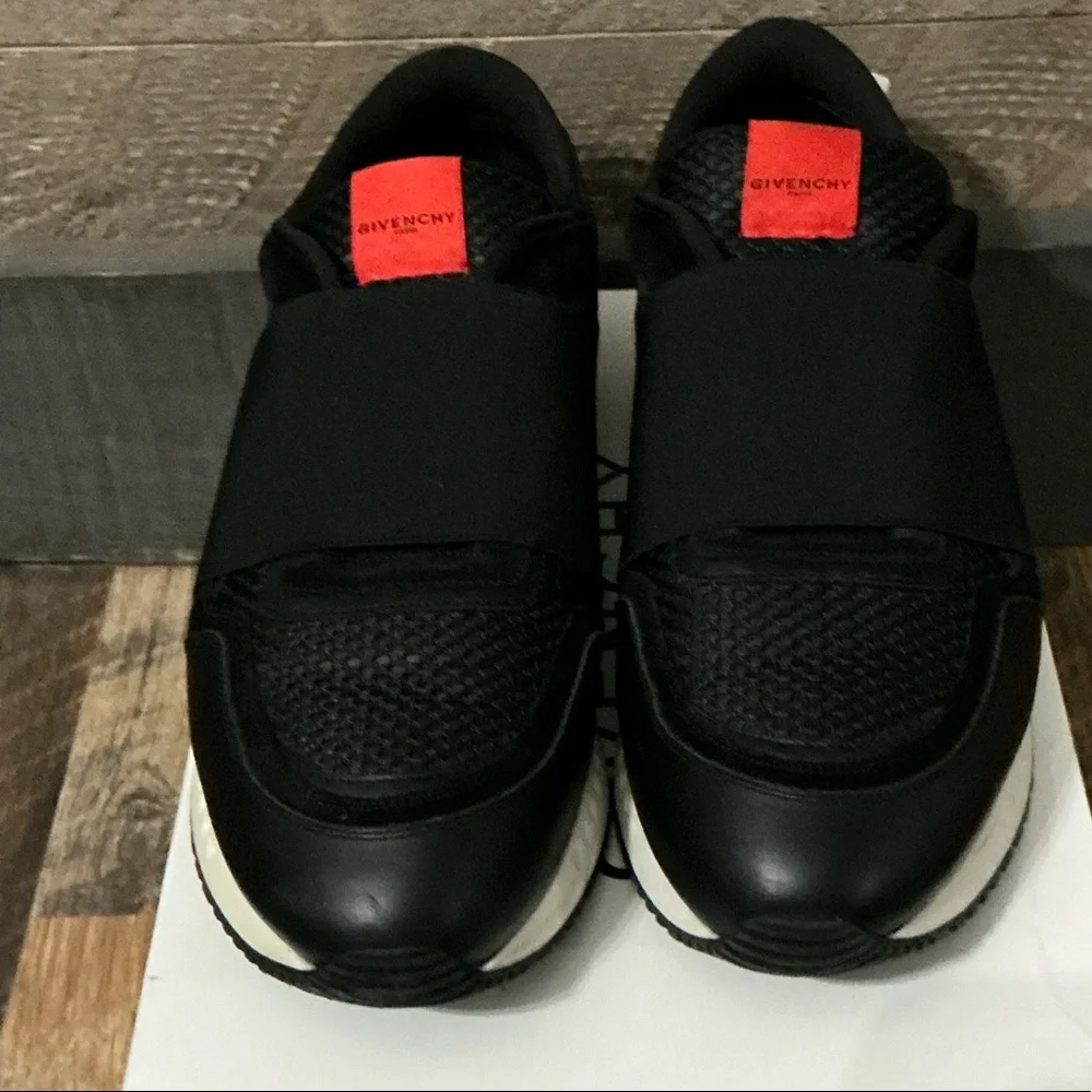 Givenchy active runner