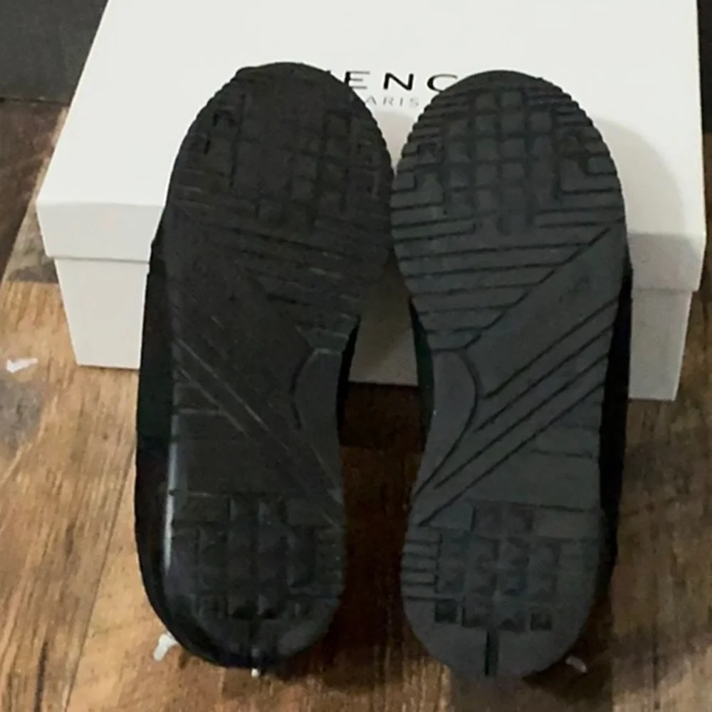 Givenchy active runner