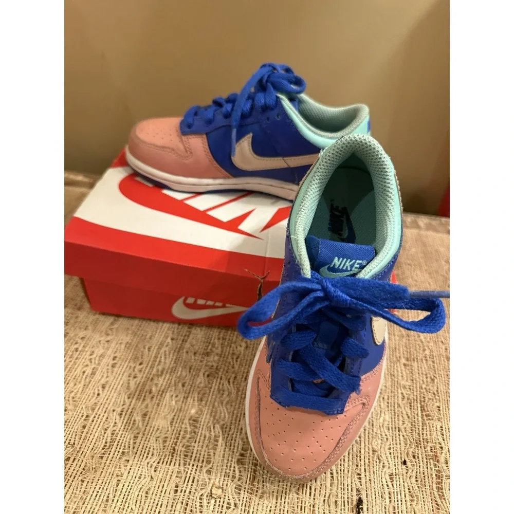 Nike product pair