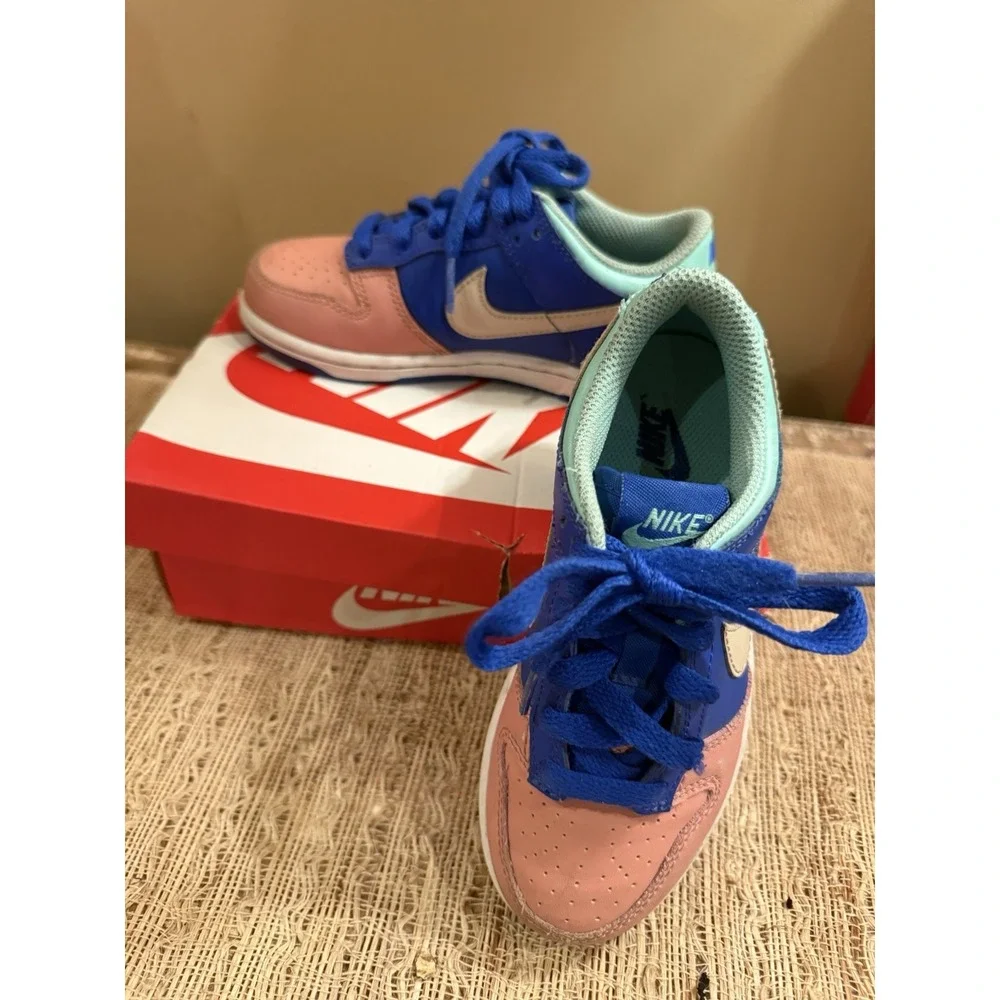 Nike product pair
