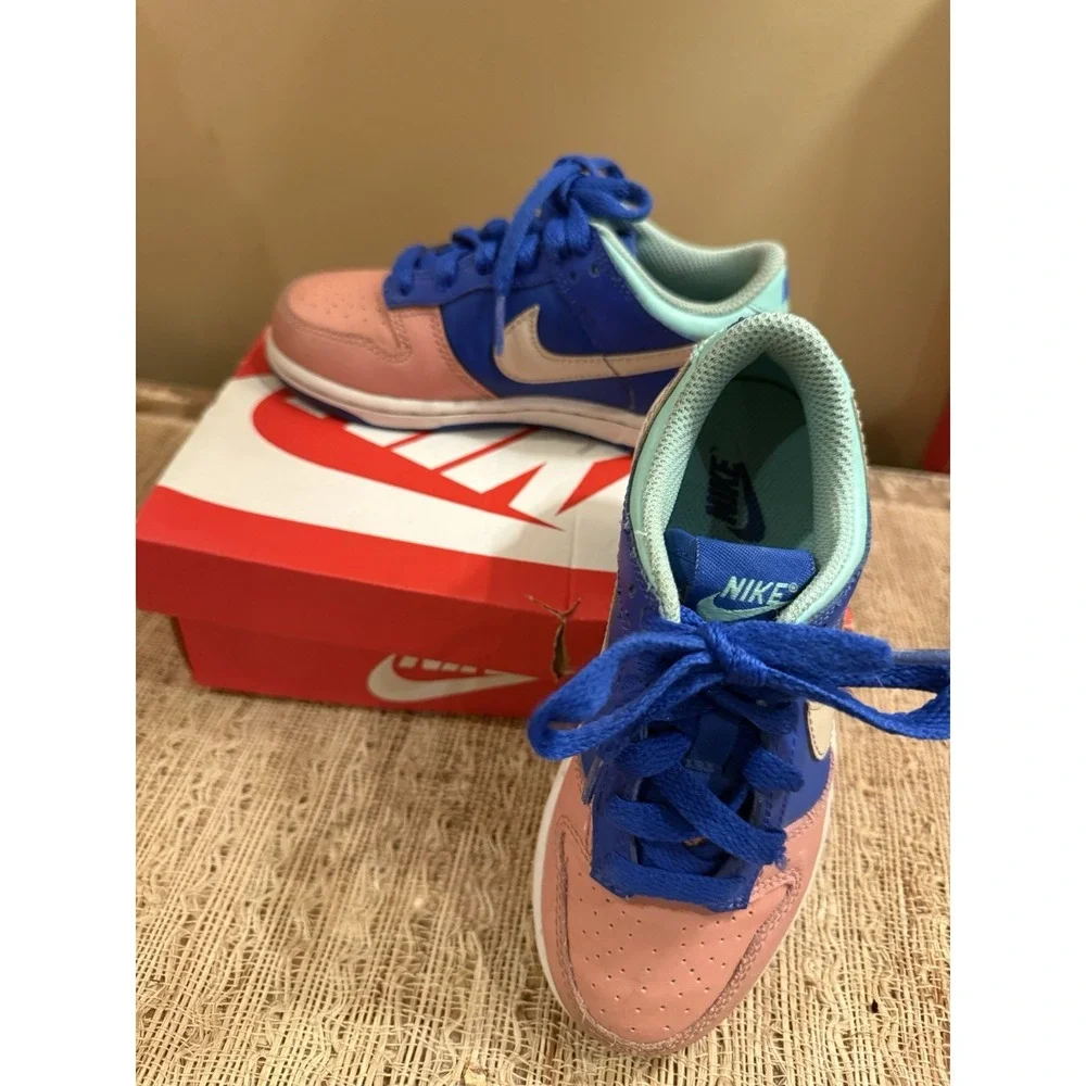 Nike product pair