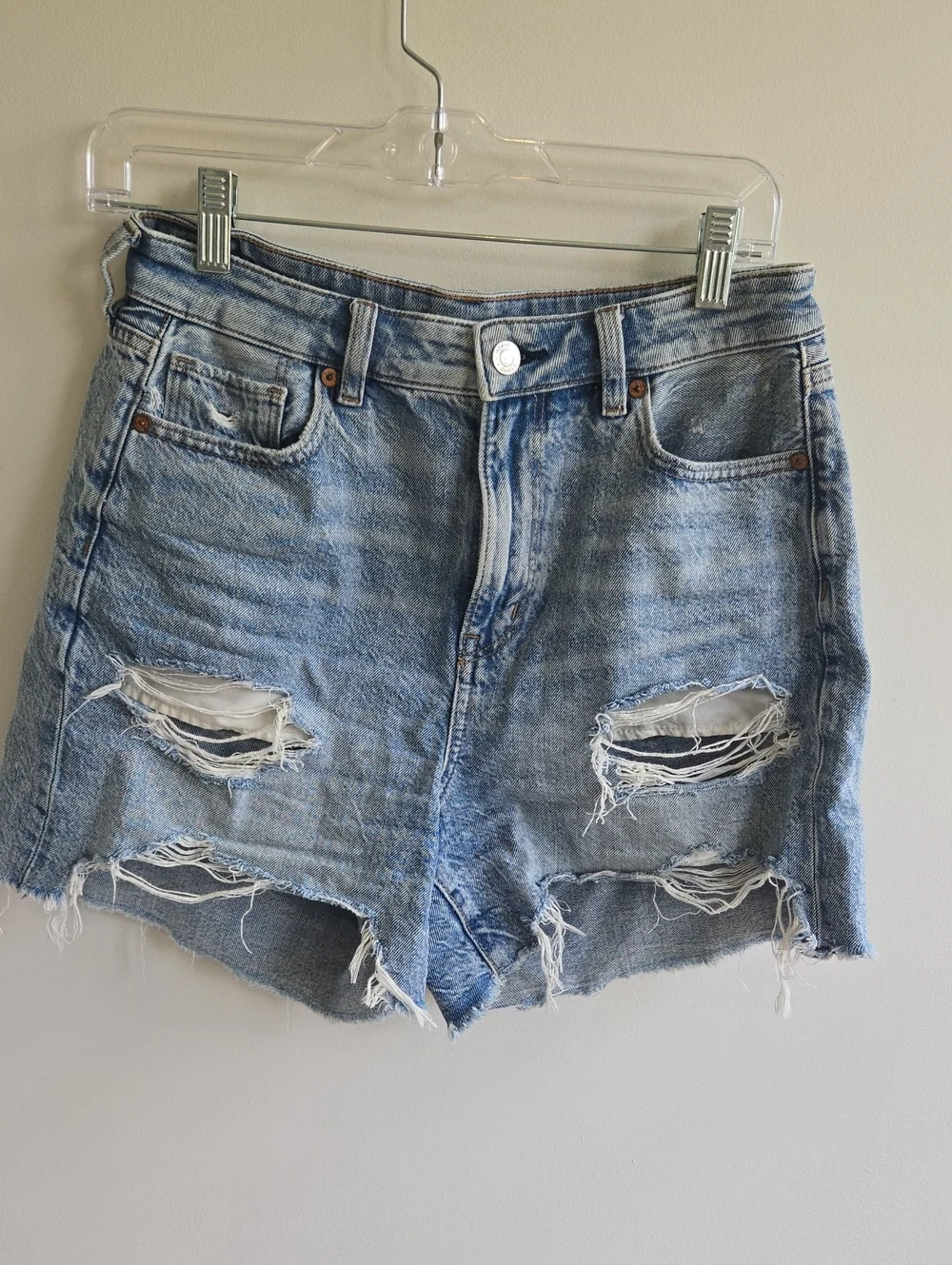 American Eagle Outfitters questions leave