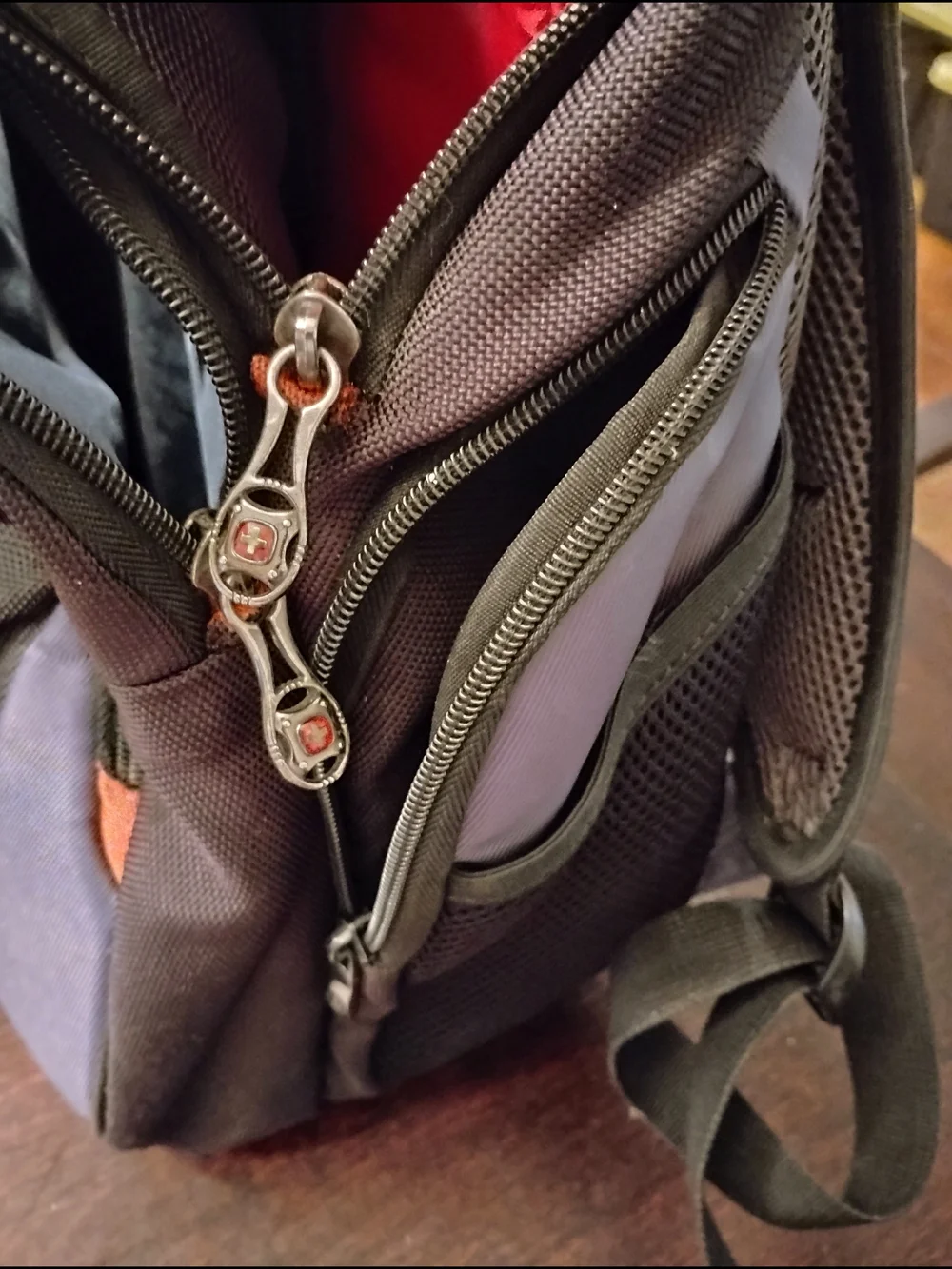 SwissGear padded shoulder