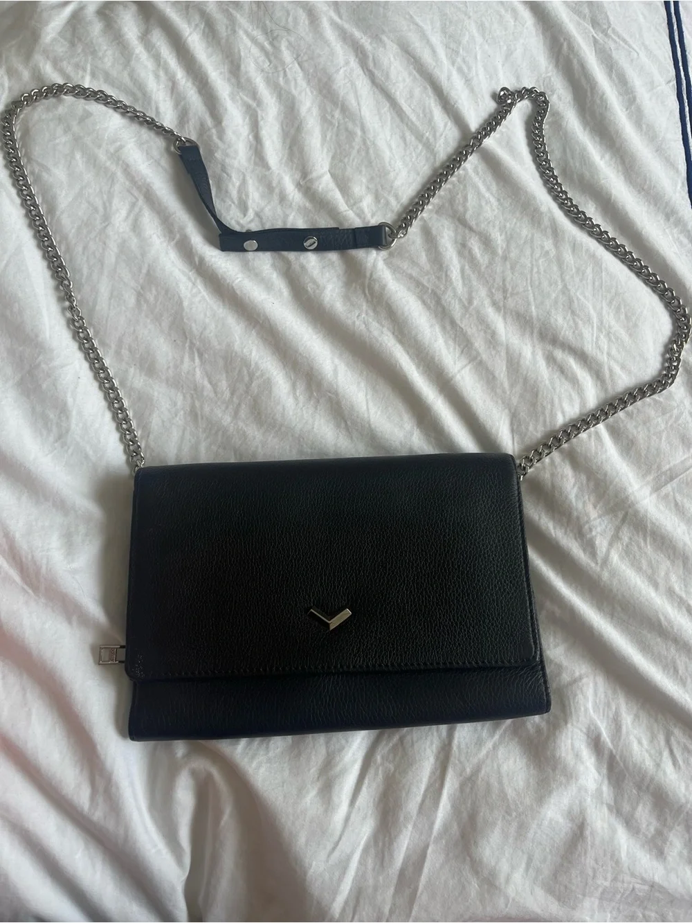 N/A sleek black