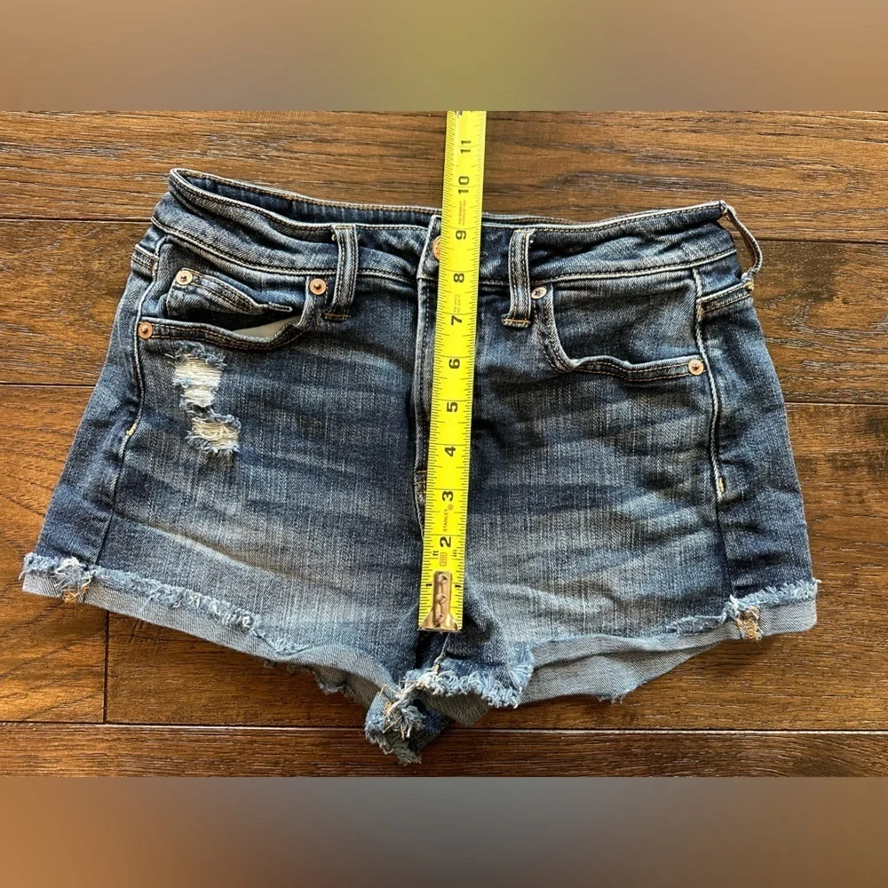 American Eagle Outfitters stylish distressed