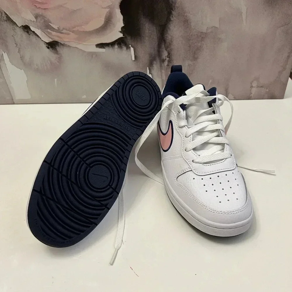 Nike kids court