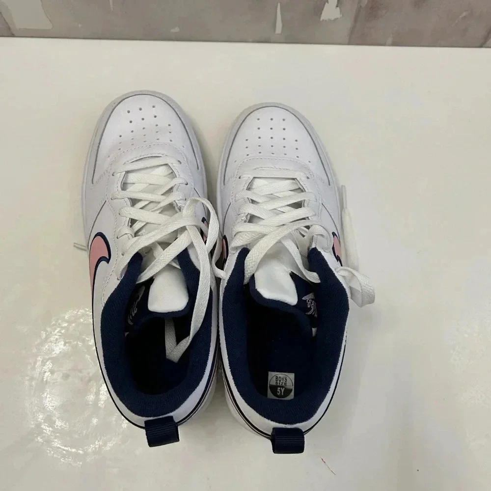 Nike kids court