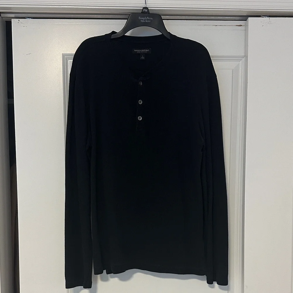 Banana Republic Black Long-Sleeve Henley Shirt - Size L