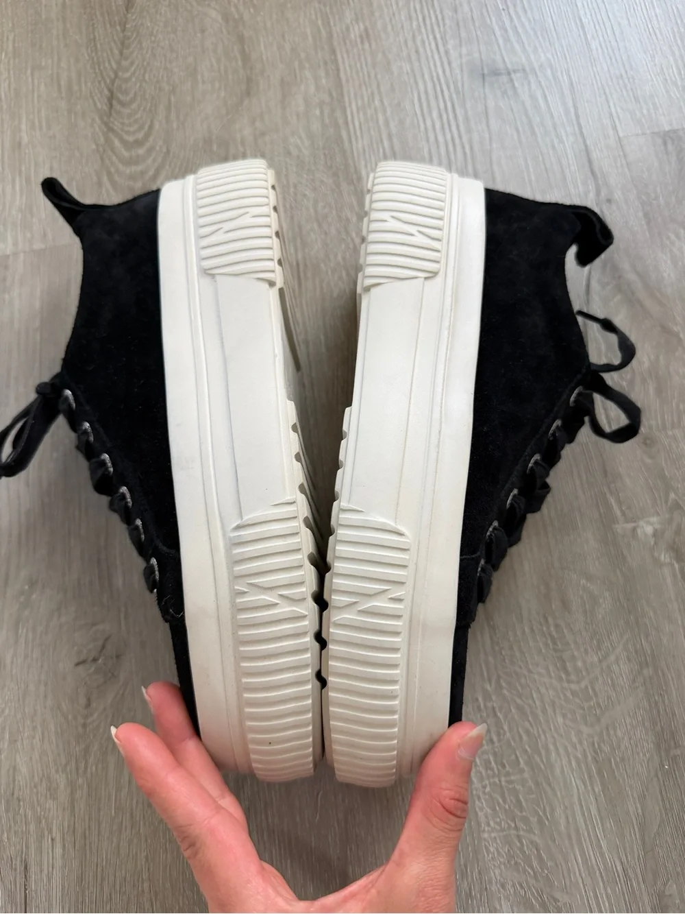 J/Slides great worn