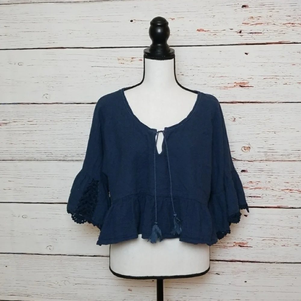 FREE PEOPLE // boho-chic textured fabric tie plunge wide sleeve top