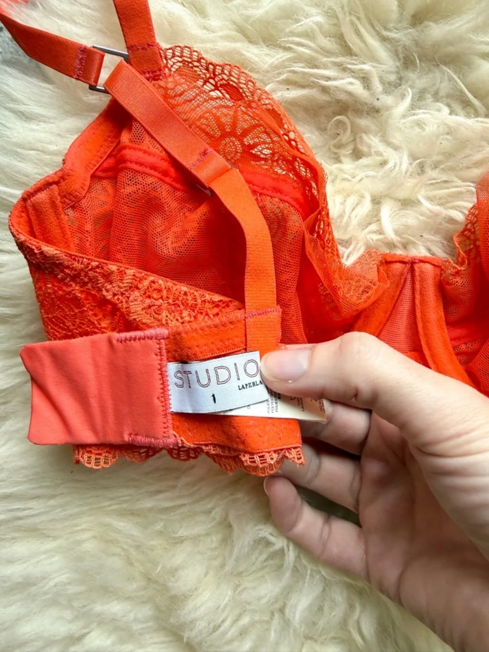 La Perla eye catching