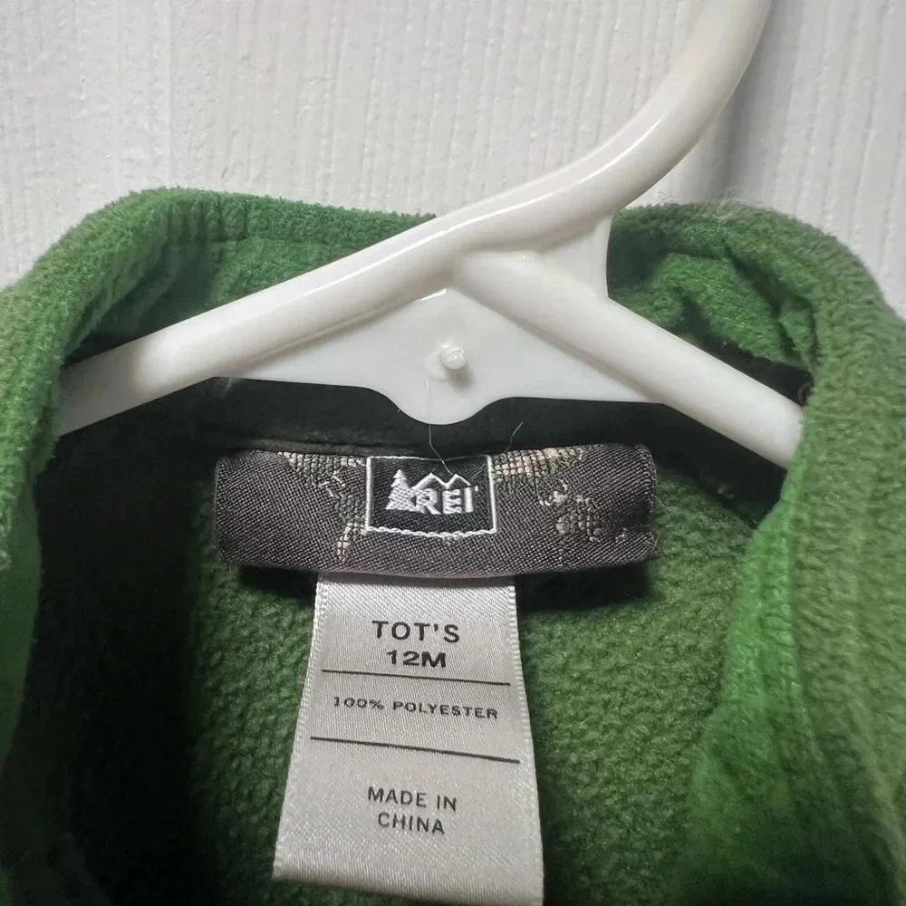 REI color green