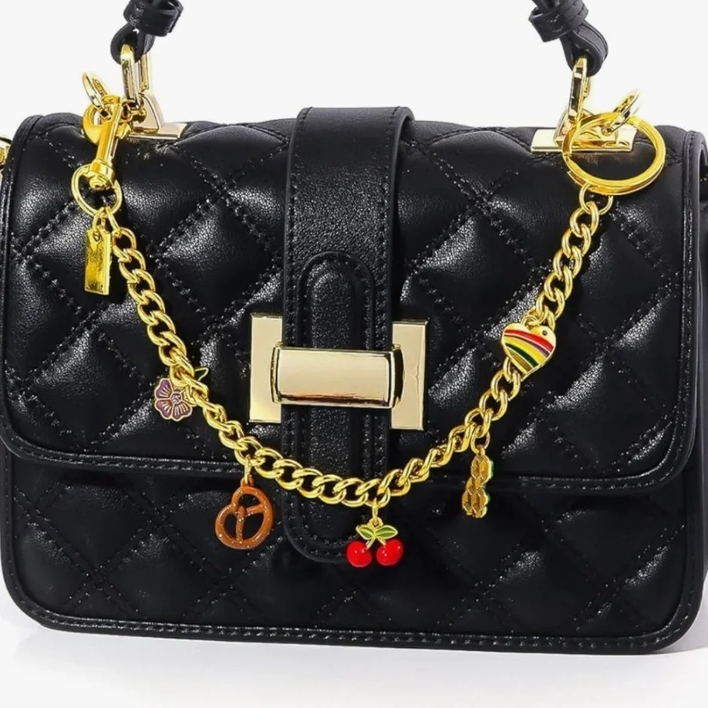 N/A gold keychain