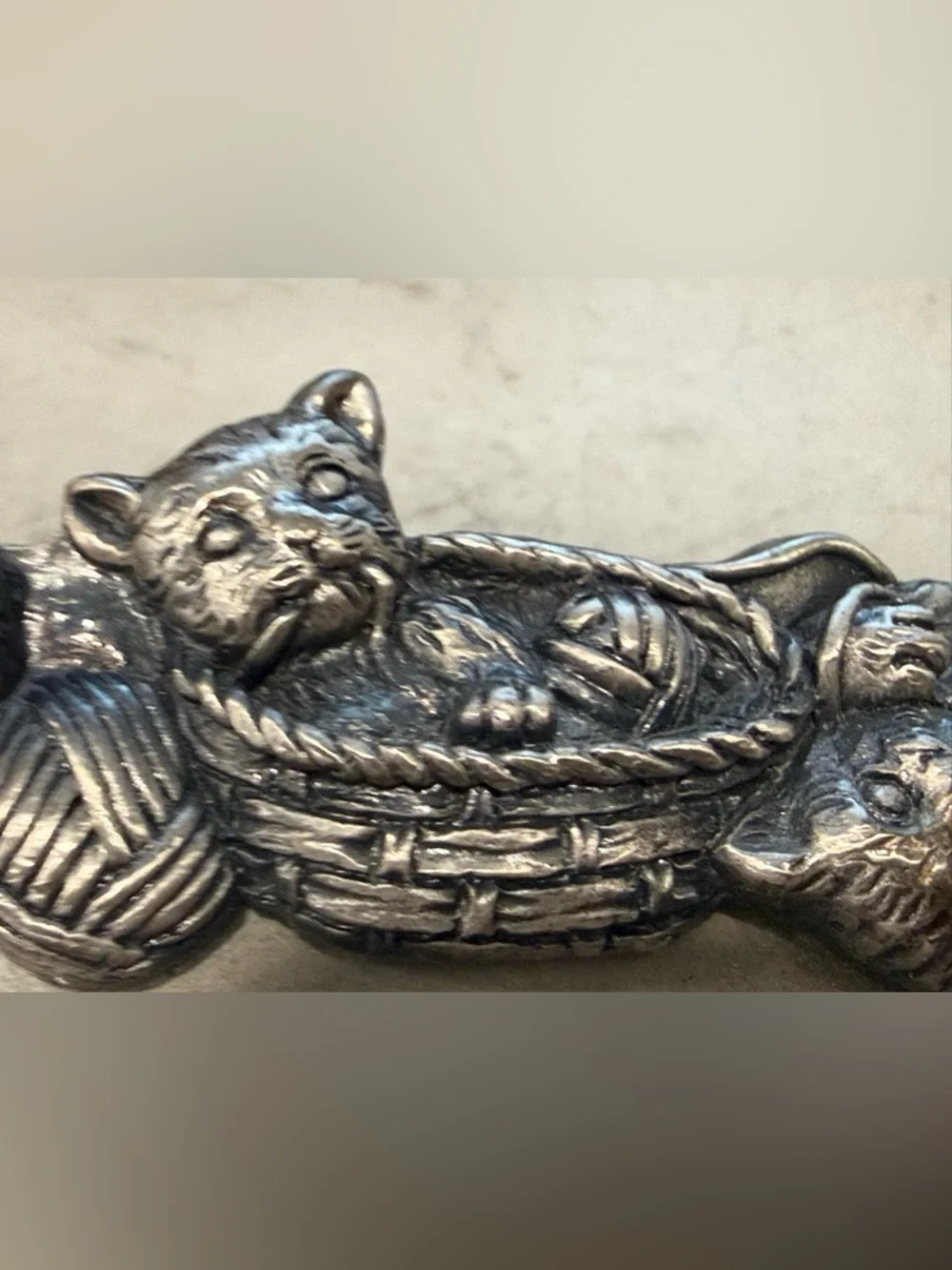 Vintage Embossed Pewter Kitty Cats Playing Photo Frame 4 x 6” Photo Cat‎ Kitten