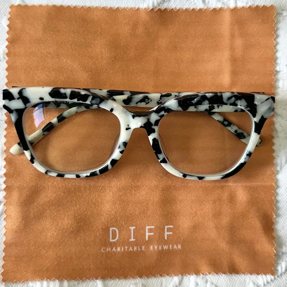 DIFF Eyewear Winston‎ Black & White Rich Hide Cow Hide Cat Eye/ Square Frames