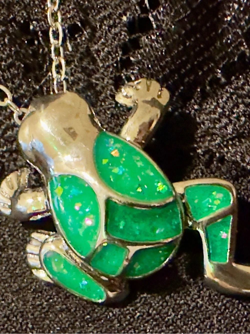 Source Unknown Fashion Silver toned Frog Pendant Necklace with Green Inlay