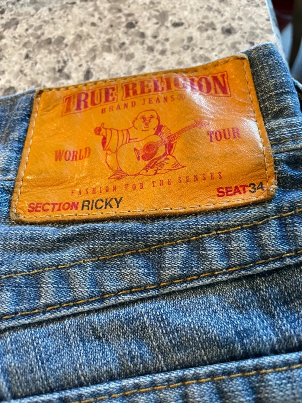 Vintage True Religion World Tour RICKY Medium wash slightly distressed jeans 34