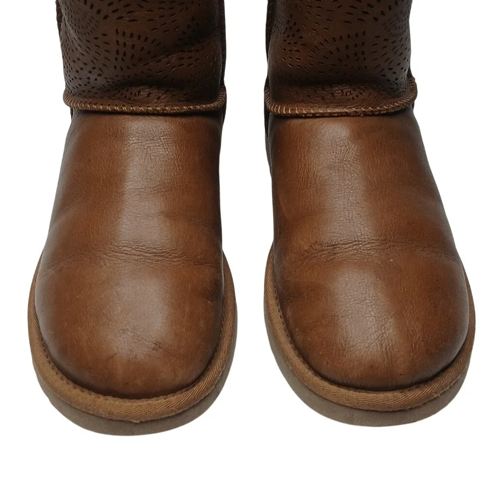 UGG classic mid
