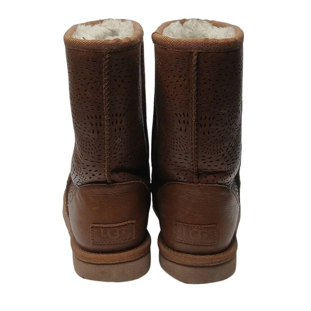 UGG classic mid