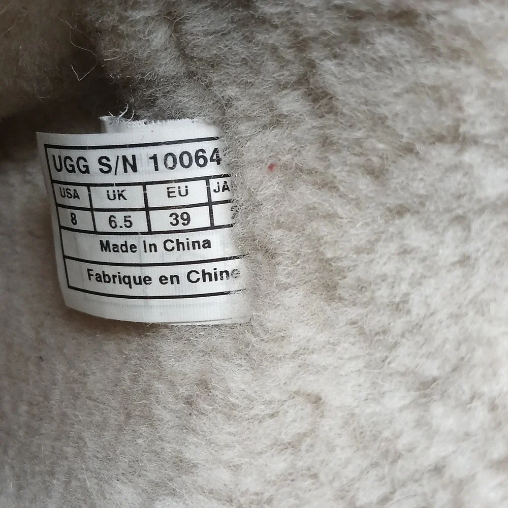 UGG classic mid