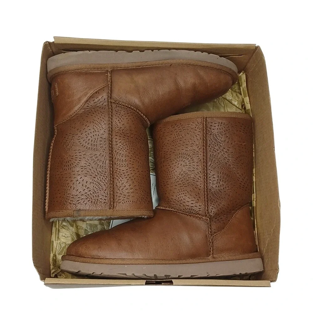 UGG classic mid
