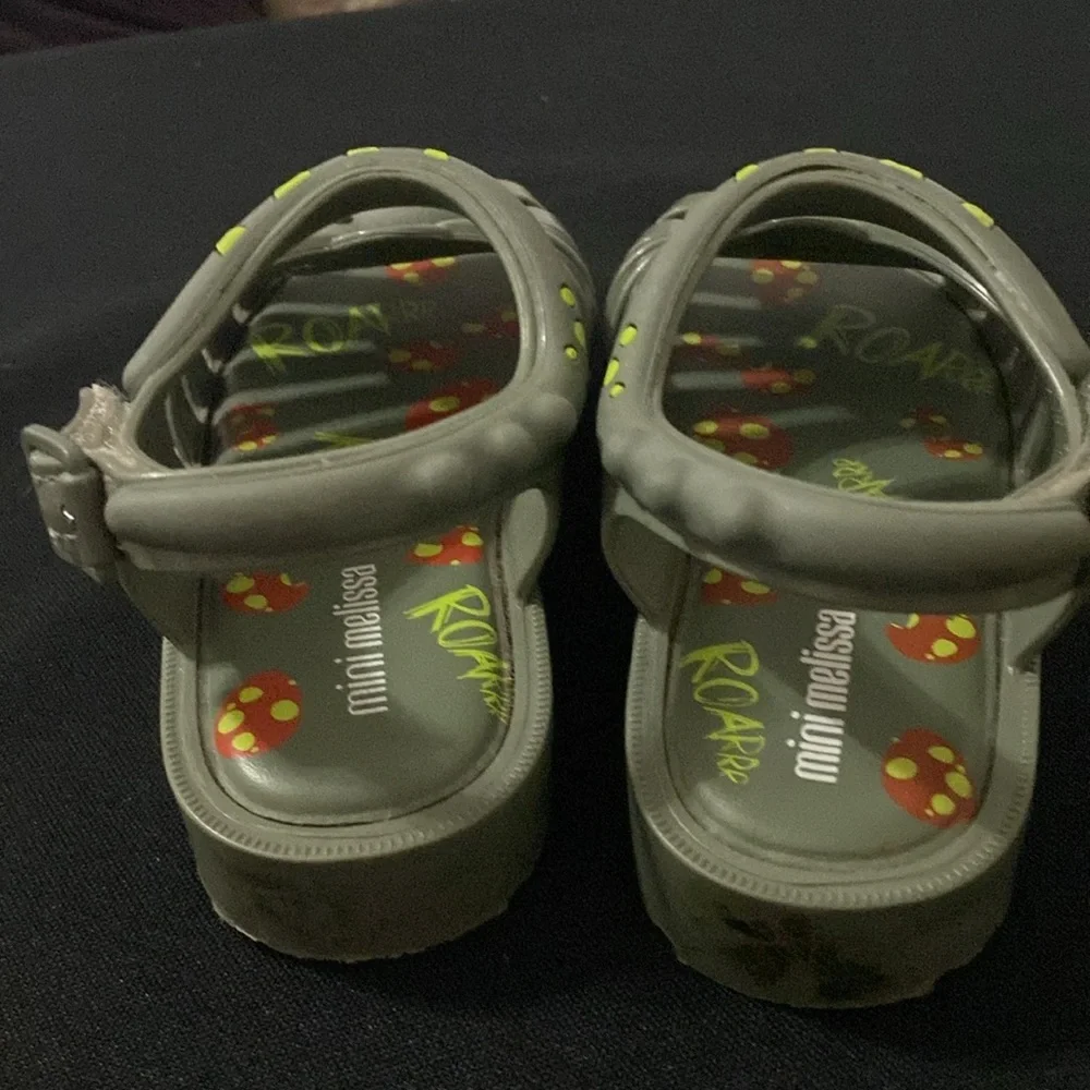 Mini Melissa Kids ARMY GREEN SIZE 10 HOOK LOOP‎ STRAP Dinosaur Sandals EUC CLEAN