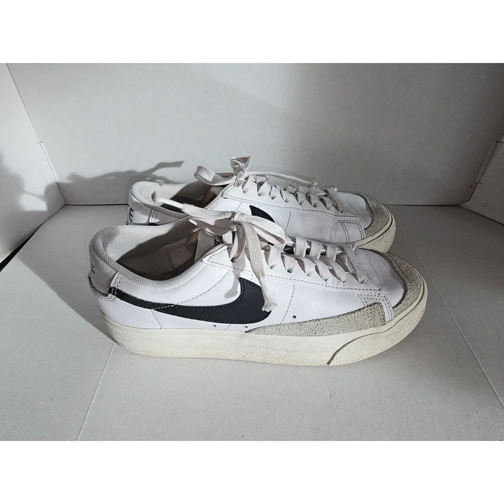 Nike‎ Blazer Low '77 Women's Size 7 White Black Vintage Leather Sneakers