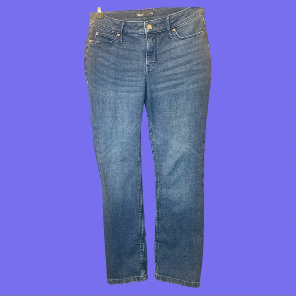 Simply Vera by Vera Wang EUC mid rise slim straight. Body hugging Size 6