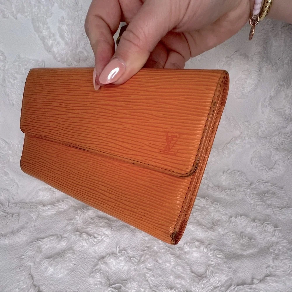 LOUIS VUITTON • MANDARIN EPI • INTERNATIONAL TRIFOLD WALLET