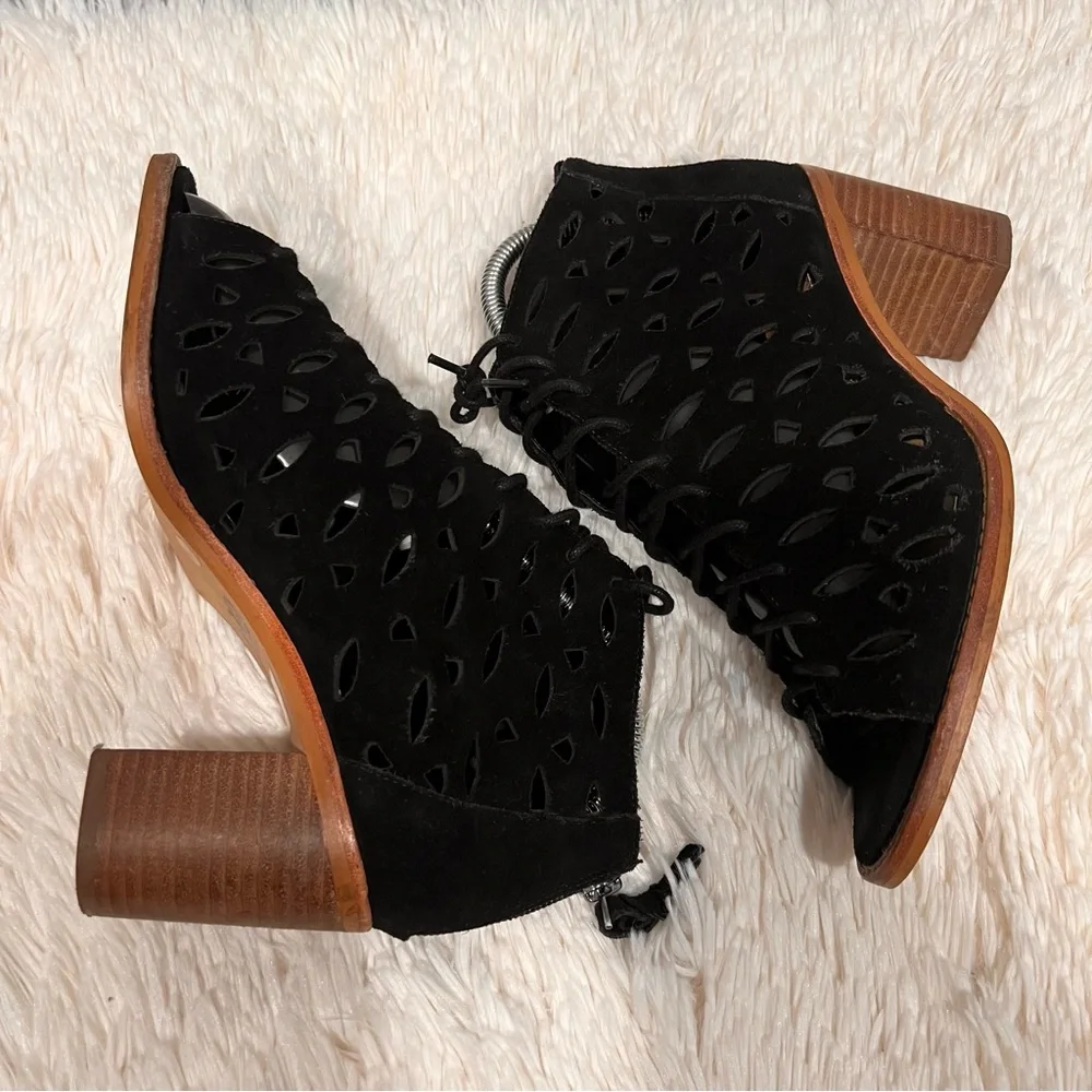 Gianni Bini cut-off‎ sandals size 8.5
