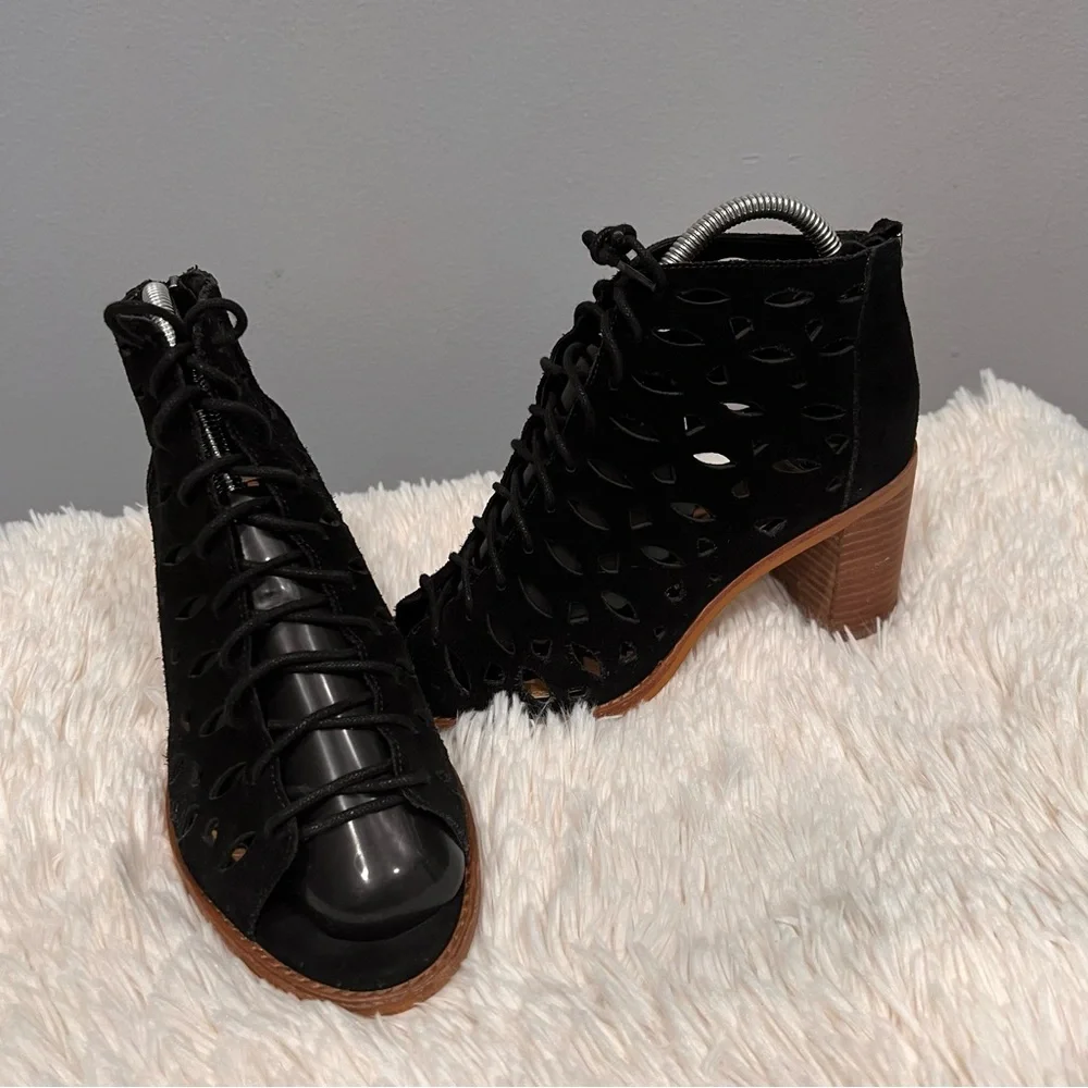 Gianni Bini cut-off‎ sandals size 8.5
